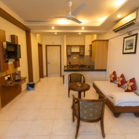 Empires Hotel Puri Bagian luar foto
