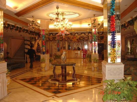 Empires Hotel Puri Bagian luar foto
