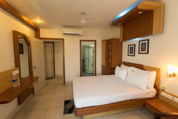 Empires Hotel Puri Bagian luar foto