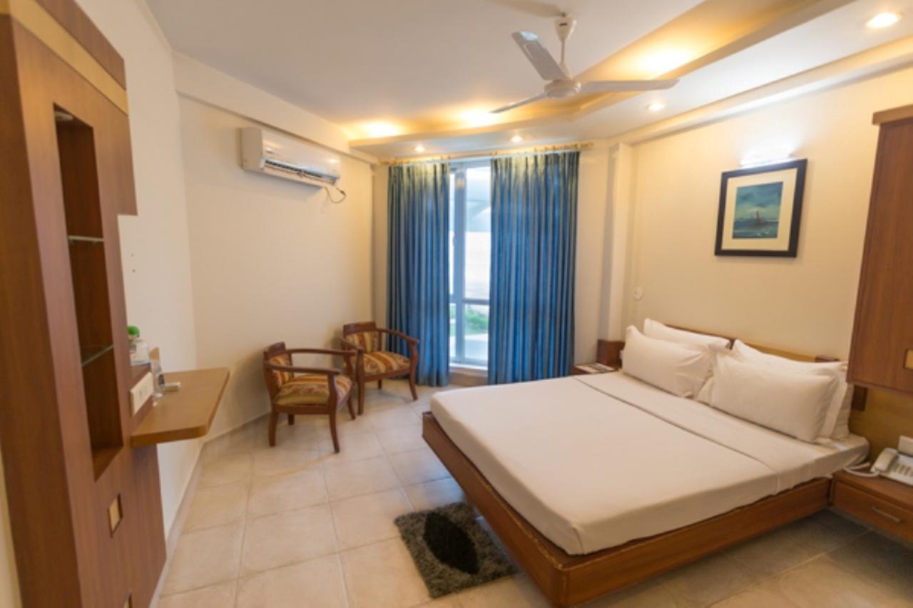 Empires Hotel Puri Bagian luar foto