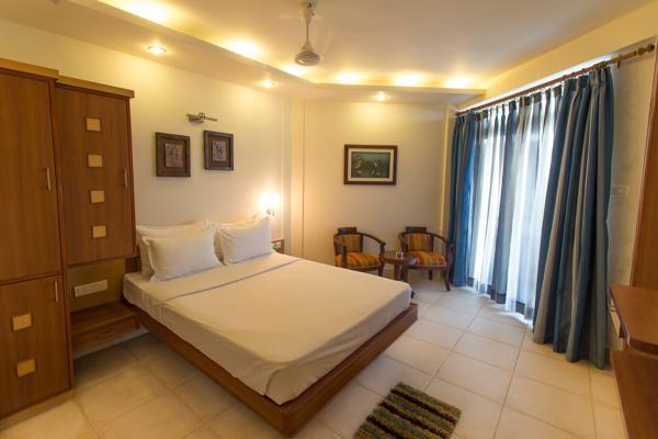 Empires Hotel Puri Bagian luar foto