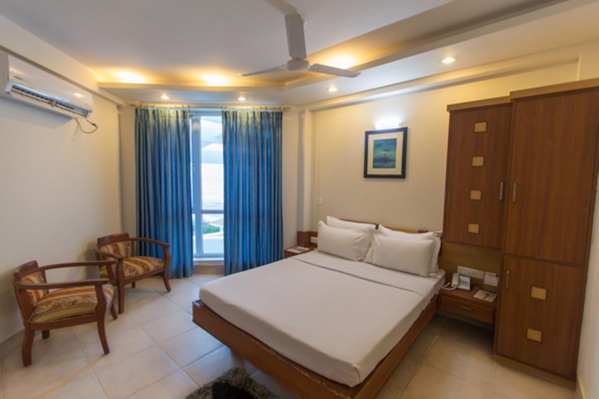 Empires Hotel Puri Bagian luar foto