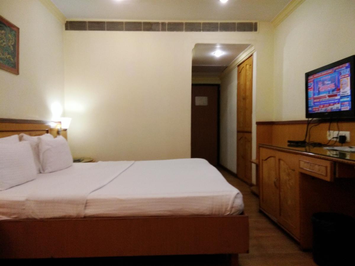 Empires Hotel Puri Bagian luar foto