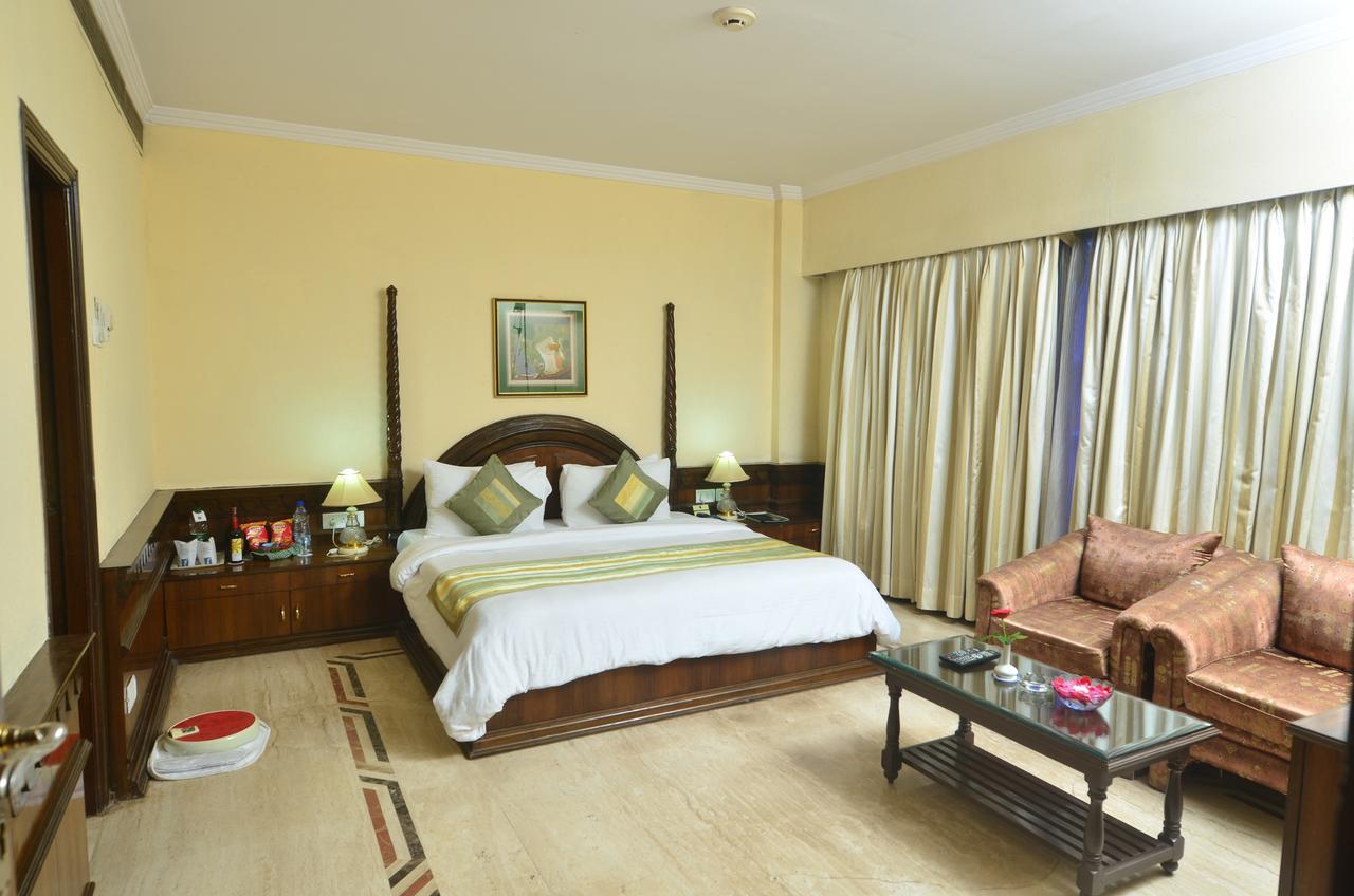 Empires Hotel Puri Bagian luar foto